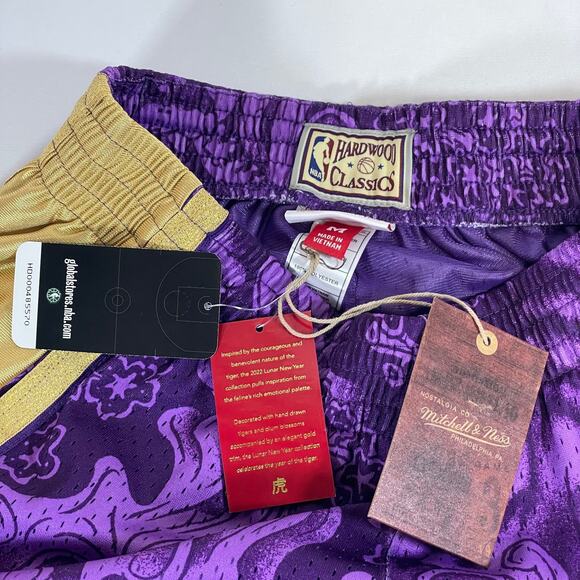 Los Angeles Lakers Mitchell & Ness Year of the Dragon Swingman Shorts - Picture 5 of 6